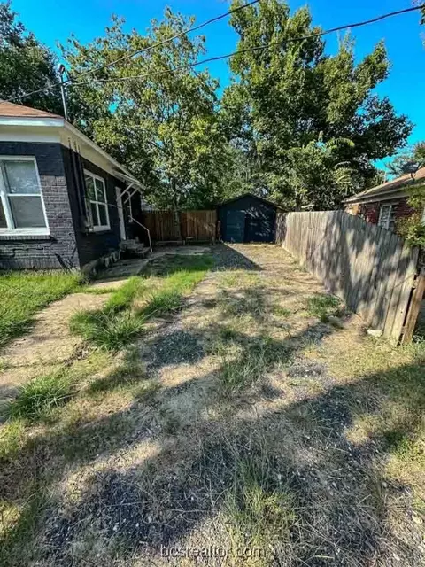 Exterior - 900 E 24th St, Bryan, TX 77803 photo 4 of 6