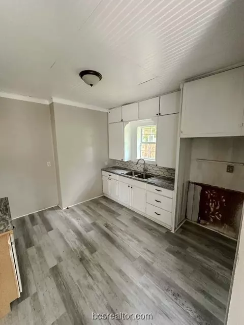Kitchen - 900 E 24th St, Bryan, TX 77803 photo 3 of 3