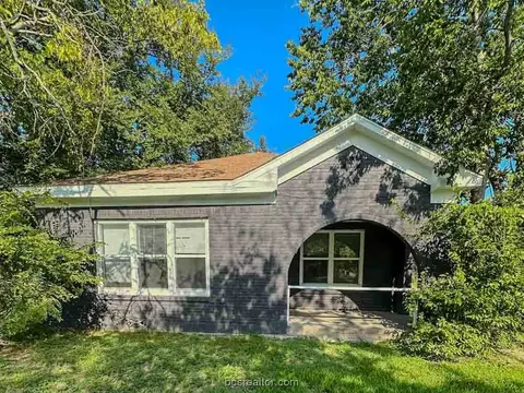 Exterior - 900 E 24th St, Bryan, TX 77803 photo 1 of 6