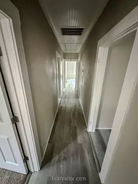 Entry Way - 900 E 24th St, Bryan, TX 77803 photo 2 of 2