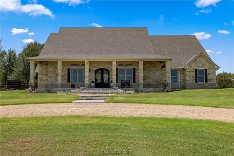 1701 Starlight, Cameron, TX 76520 photo 2