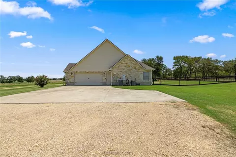 1701 Starlight, Cameron, TX 76520 photo 6