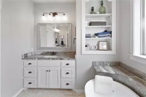 Bath - 2909 Embers Ct, Bryan, TX 77808 photo 4 of 6