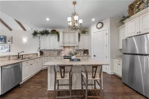 4112 S Texas Ave, Bryan, TX 77802 photo 4