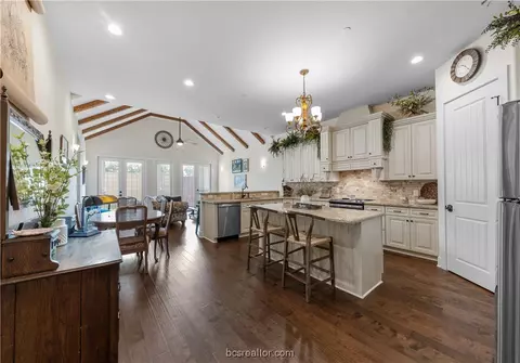 4112 S Texas Ave, Bryan, TX 77802 photo 3