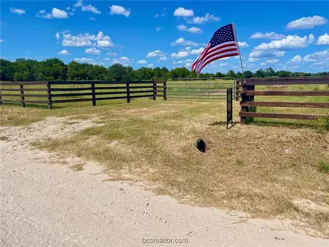 8051 S Hickory Loop, Calvert, TX 77837 photo 4