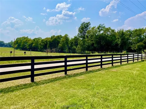 8051 S Hickory Loop, Calvert, TX 77837