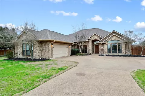 6949 Gemstone Dr, Bryan, TX 77808