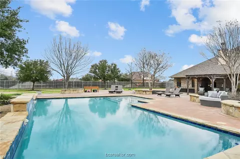 6949 Gemstone Dr, Bryan, TX 77808 photo 2