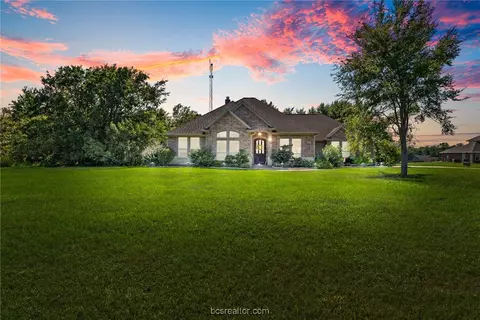 7176 River Place Ct, College Station, TX 77845
