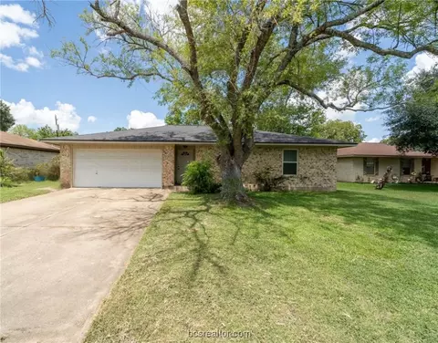 2518 Waterwood Ln, Bryan, TX 77803