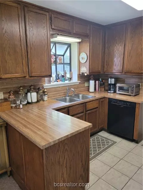 4713 Brompton Ln, Bryan, TX 77802 photo 6