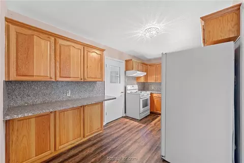 201 W Farish, Rosebud, TX 76570 photo 3