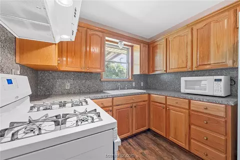 201 W Farish, Rosebud, TX 76570 photo 4