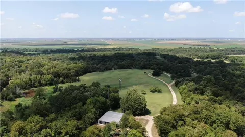 11192 Watts Ln, Hearne, TX 77859