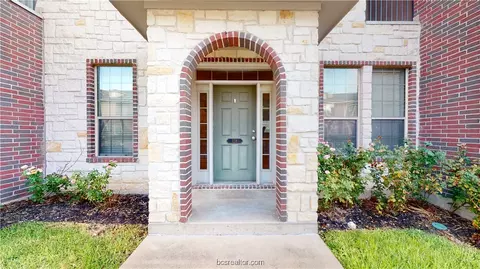 138 Forest Dr, College Station, TX 77840