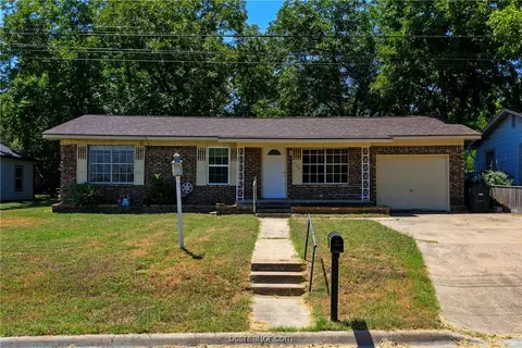 509 N Hill St, Caldwell, TX 77836