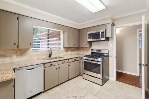 107 Pleasant St, Bryan, TX 77801 photo 3