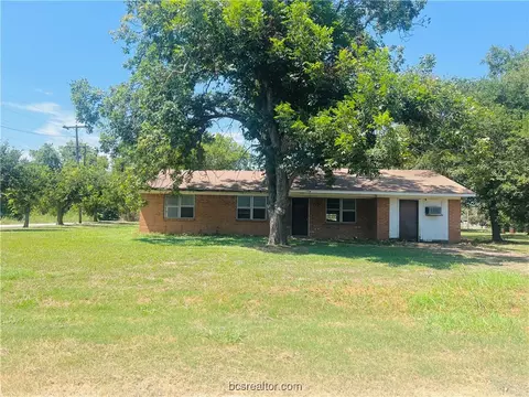 1120 W Ave C, Rosebud, TX 76570