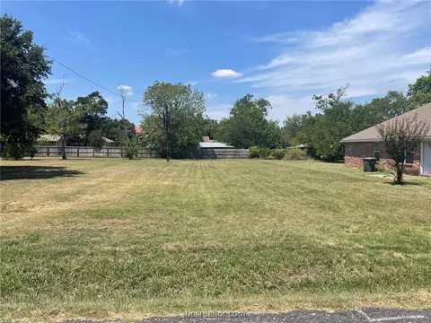 820 Cole St, Bryan, TX 77803
