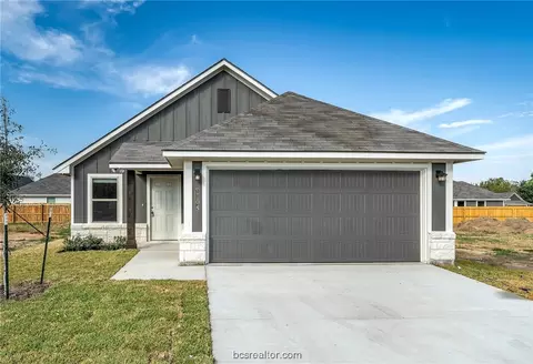 1213 Highgarden Dr, Navasota, TX 77868