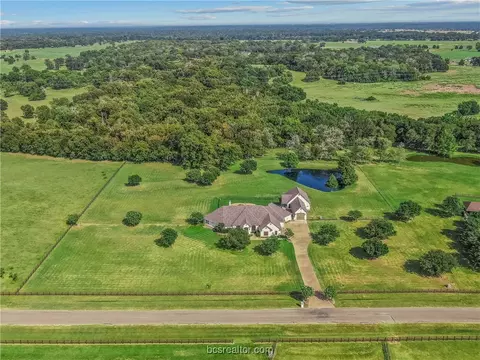 9726 Shadow Creek Trl, Bryan, TX 77808