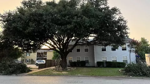 401 Manuel Drive A-d, College Station, TX 77840