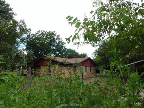 801 W Texas St, Calvert, TX 77837 photo 3