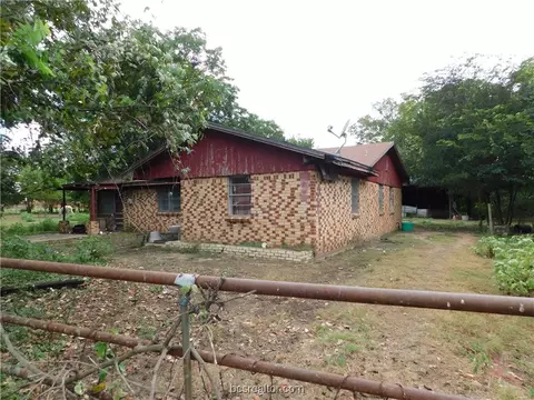801 W Texas St, Calvert, TX 77837