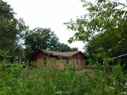 801 W Texas St, Calvert, TX 77837 photo 4