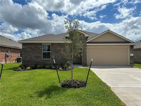 2219 Spyglass Dr, Navasota, TX 77868