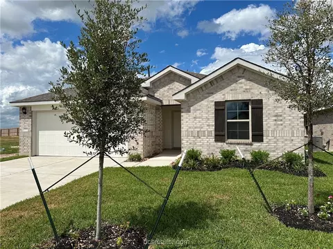 2222 Spyglass Dr, Navasota, TX 77868