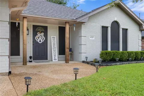 4520 Pembrook Ln, Bryan, TX 77802