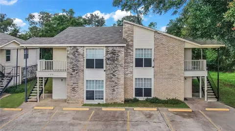 103-105 E Wells Street E Apt 103 Street A-d 105 A-d, Madisonville, TX 77864