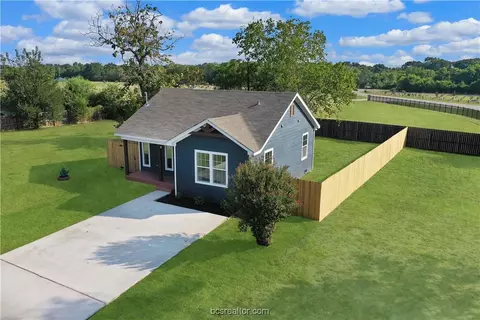 216 Plum St, Bryan, TX 77803