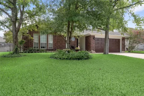 1208 Mullins Ct, College Station, TX 77845
