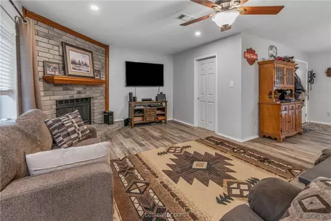 8402 Peach Tree Dr, Bryan, TX 77808 photo 6