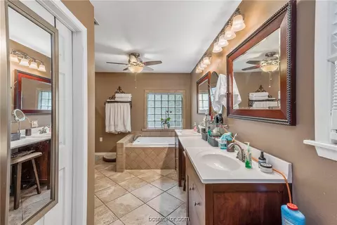 8402 Peach Tree Dr, Bryan, TX 77808 photo 18