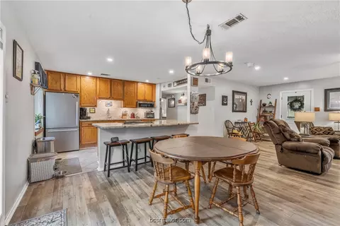 8402 Peach Tree Dr, Bryan, TX 77808 photo 9