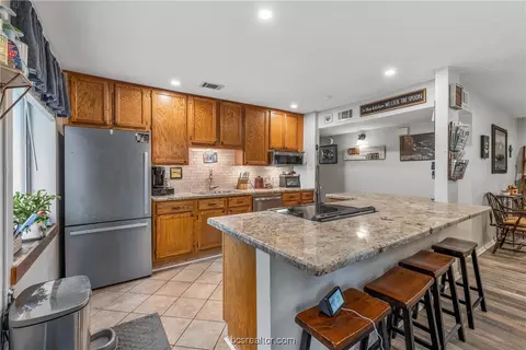 8402 Peach Tree Dr, Bryan, TX 77808 photo 10