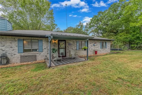 8402 Peach Tree Dr, Bryan, TX 77808 photo 3
