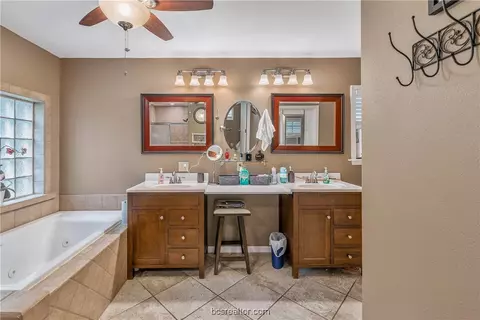 8402 Peach Tree Dr, Bryan, TX 77808 photo 19