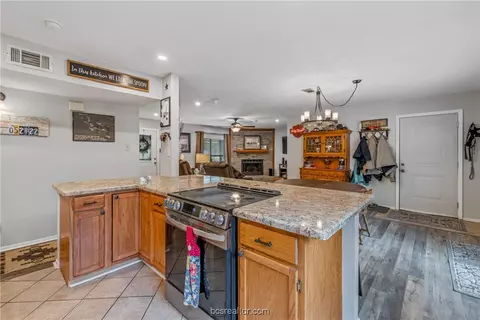 8402 Peach Tree Dr, Bryan, TX 77808 photo 13