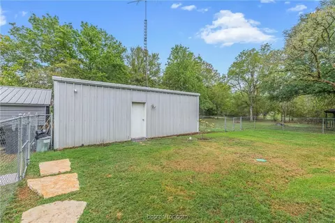 8402 Peach Tree Dr, Bryan, TX 77808 photo 25