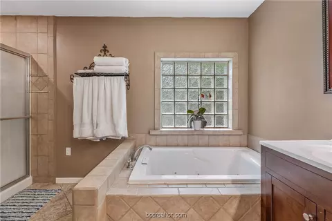 8402 Peach Tree Dr, Bryan, TX 77808 photo 20