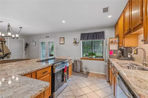 8402 Peach Tree Dr, Bryan, TX 77808 photo 12