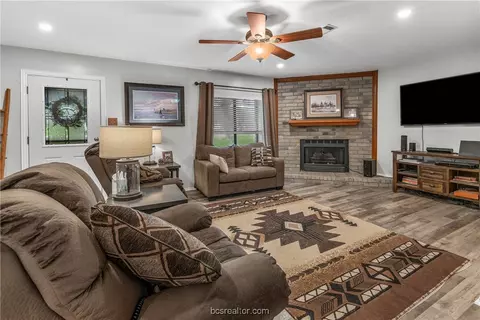 8402 Peach Tree Dr, Bryan, TX 77808 photo 5