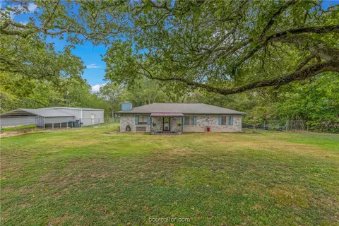 8402 Peach Tree Dr, Bryan, TX 77808 photo 2