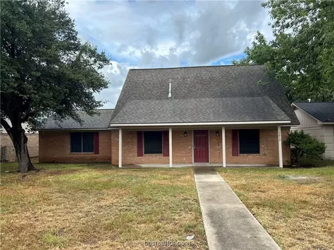 1612 Luza St, Bryan, TX 77802 photo 2