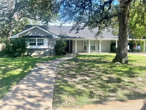 1106 Dominik Dr, College Station, TX 77840